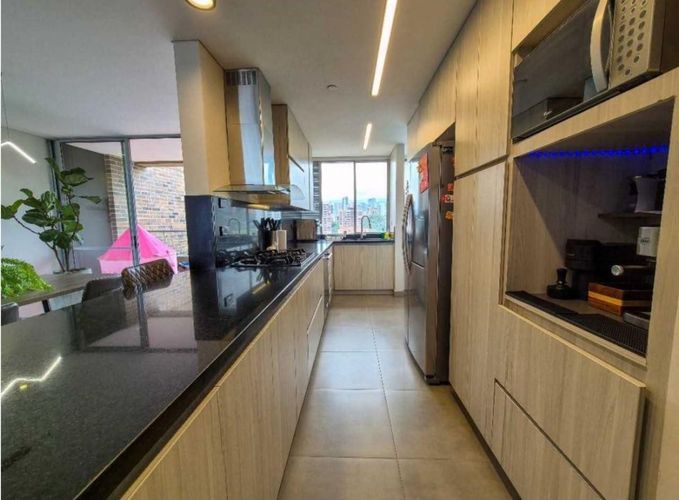 Casa de 3 alcobas en venta en El Poblado, Envigado, 161 m² · foto 3 de 8
