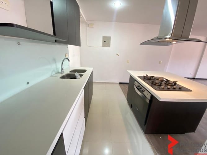 Apartamento de 3 alcobas en arriendo en Loma De Las Brujas, Envigado, 150 m² · foto 5 de 24