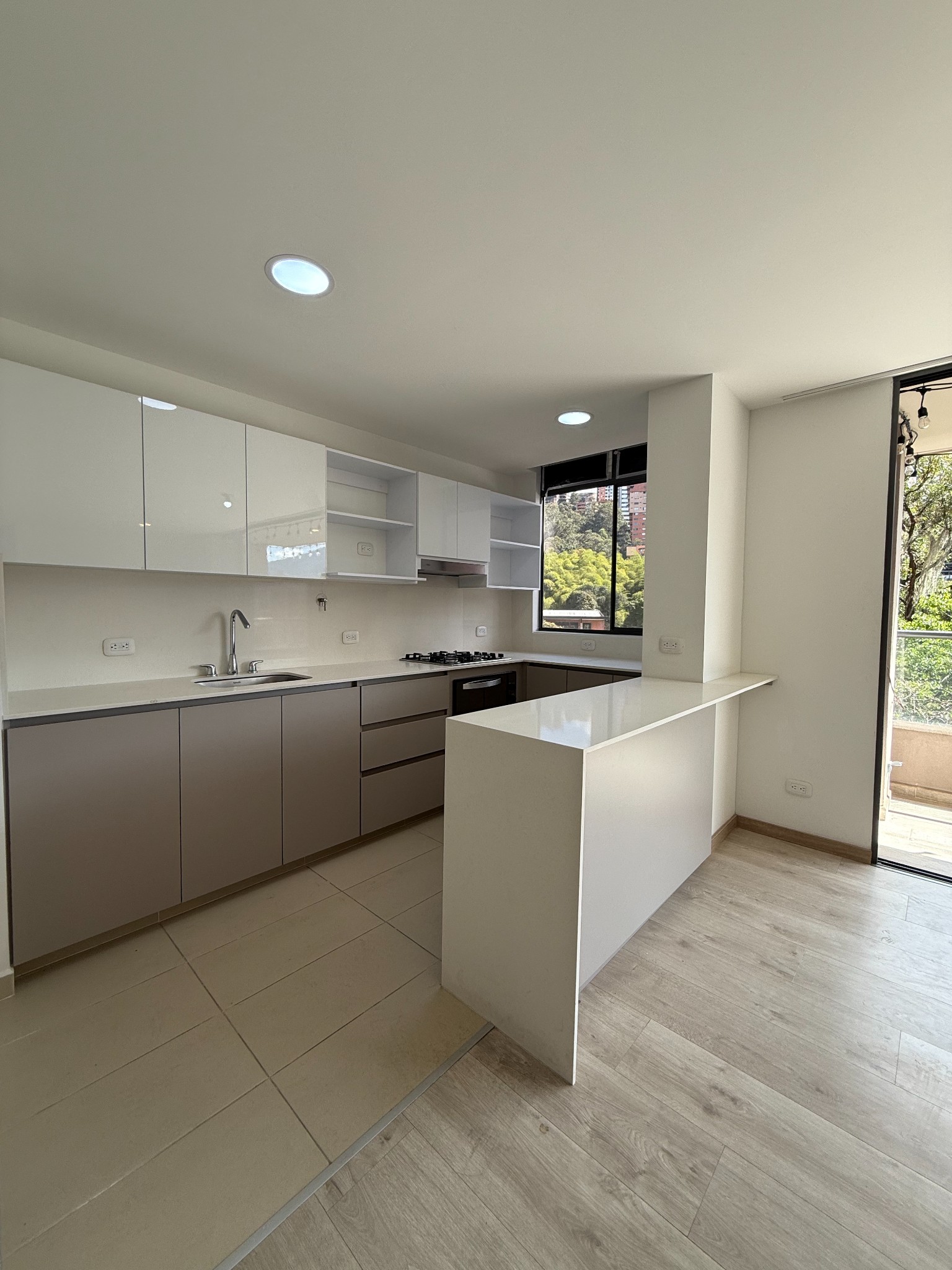 Apartamento en venta en Alto De Las Flores, Sabaneta · foto 7 de 24