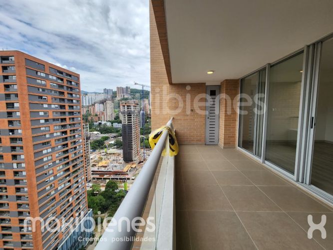 Apartamento de 3 alcobas en arriendo en Villa Carlota, Medellín, 145 m² · foto 5 de 21