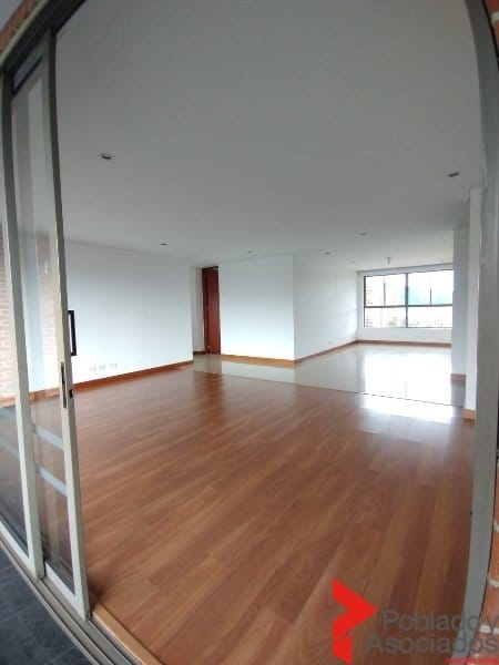 Apartamento de 3 alcobas en arriendo en Los Balsos, Medellín, 200 m² · foto 2 de 24