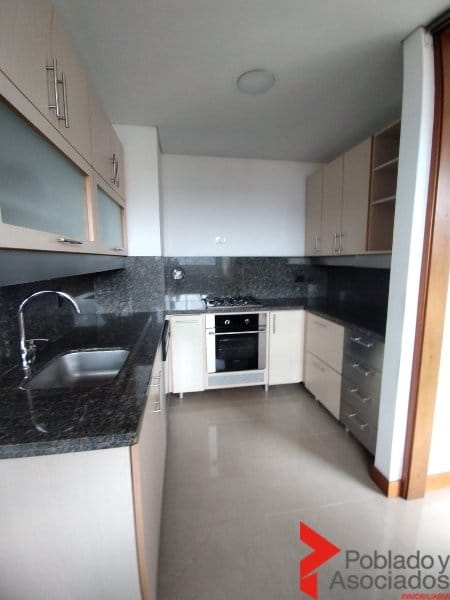 Apartamento de 3 alcobas en arriendo en Los Balsos, Medellín, 200 m² · foto 3 de 24