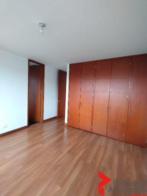 Apartamento de 3 alcobas en arriendo en Los Balsos, Medellín, 200 m² · foto 16 de 24