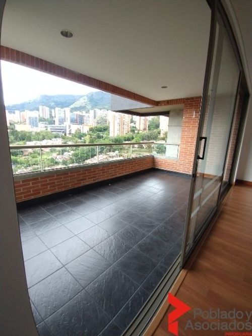 Apartamento de 3 alcobas en arriendo en Los Balsos, Medellín, 200 m² · foto 21 de 24