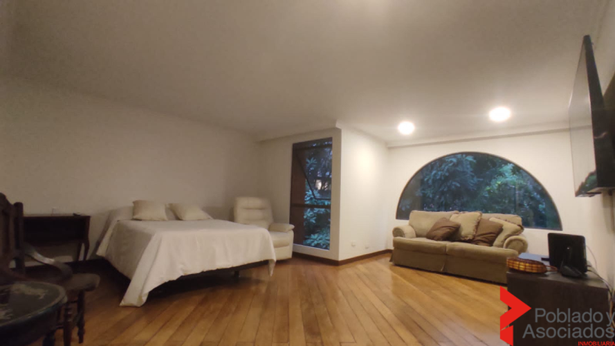 Apartamento de 3 alcobas en arriendo en Los Balsos, Medellín, 241 m² · foto 9 de 24