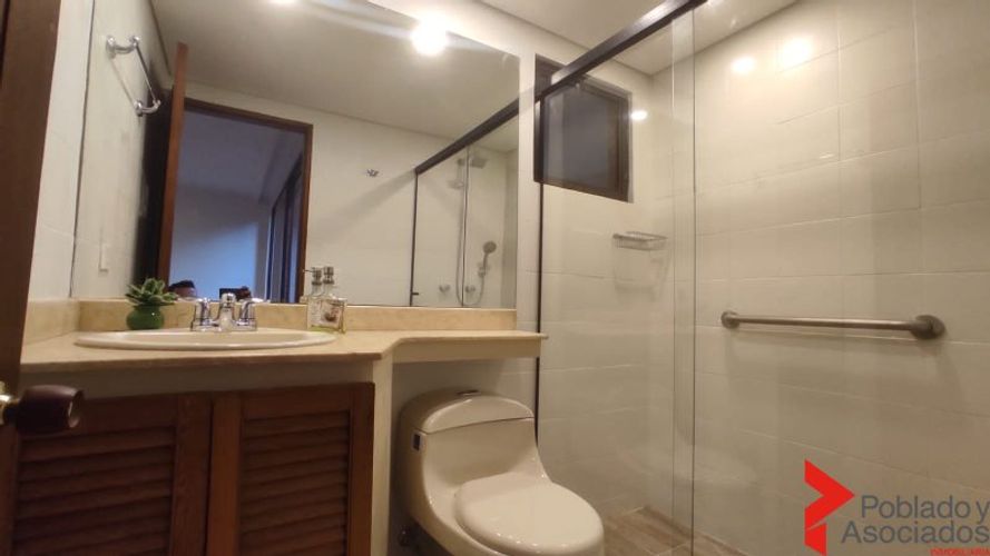 Apartamento de 3 alcobas en arriendo en Los Balsos, Medellín, 241 m² · foto 18 de 24
