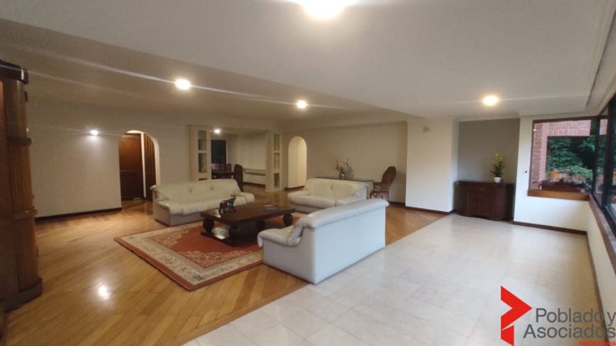 Apartamento de 3 alcobas en arriendo en Los Balsos, Medellín, 241 m² · foto 21 de 24