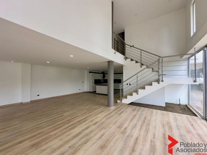 Casa de 3 alcobas en venta en El Salado, Envigado, 1680 m² · foto 3 de 10