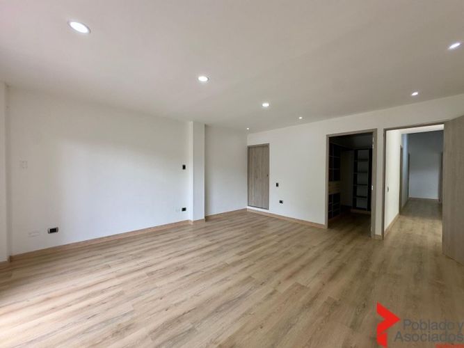 Casa de 3 alcobas en venta en El Salado, Envigado, 1680 m² · foto 4 de 10