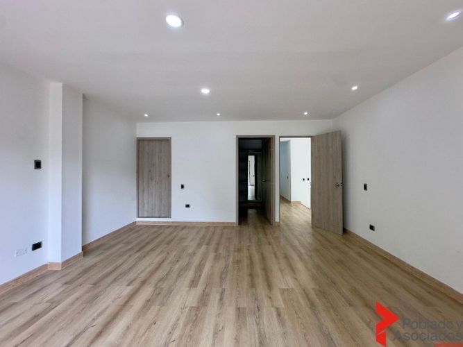 Casa de 3 alcobas en venta en El Salado, Envigado, 1680 m² · foto 6 de 10
