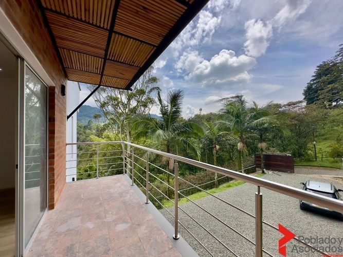 Casa de 3 alcobas en venta en El Salado, Envigado, 1680 m² · foto 8 de 10