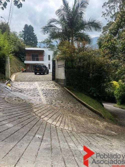 Casa de 3 alcobas en venta en El Salado, Envigado, 1680 m² · foto 9 de 10