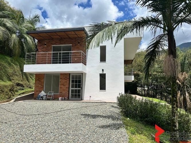 Casa de 3 alcobas en venta en El Salado, Envigado, 1680 m² · foto 10 de 10