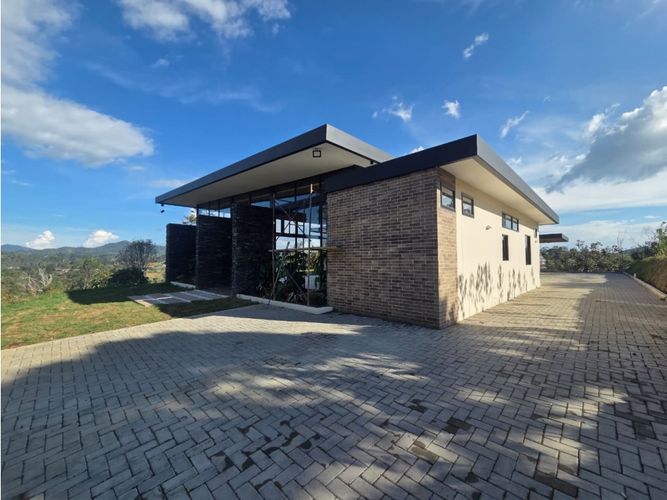 Casa de 4 alcobas en venta en Pantanillo, Rionegro, 405 m² · foto 3 de 24