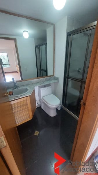 Apartamento de 3 alcobas en arriendo en Los Balsos, Medellín, 200 m² · foto 18 de 24