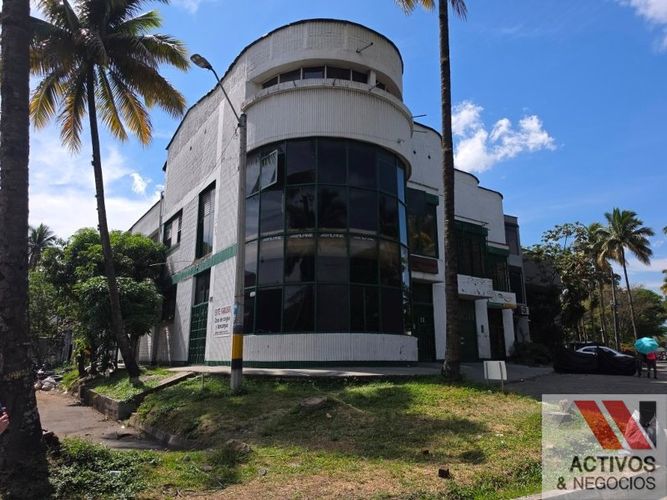 Bodega en venta en La Alpujarra, Medellín, 903 m² · foto 2 de 24