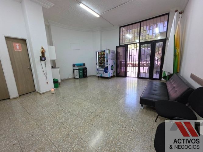 Bodega en venta en La Alpujarra, Medellín, 903 m² · foto 6 de 24