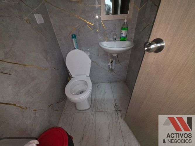 Bodega en venta en La Alpujarra, Medellín, 903 m² · foto 8 de 24
