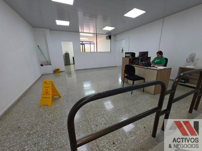 Bodega en venta en La Alpujarra, Medellín, 903 m² · foto 10 de 24