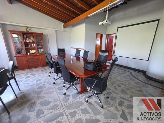 Bodega en venta en La Alpujarra, Medellín, 903 m² · foto 12 de 24