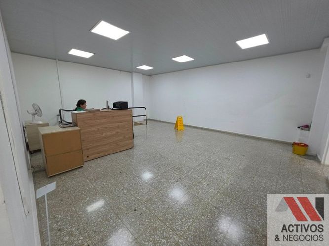 Bodega en venta en La Alpujarra, Medellín, 903 m² · foto 14 de 24