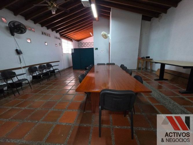 Bodega en venta en La Alpujarra, Medellín, 903 m² · foto 17 de 24