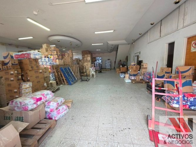 Bodega en venta en La Alpujarra, Medellín, 903 m² · foto 18 de 24