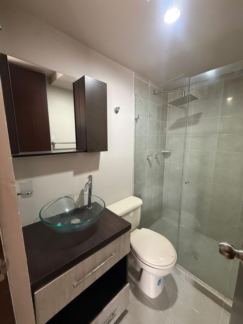Apartamento de 3 alcobas en venta en Loma De Los Bernal, Medellín, 74 m² · foto 4 de 16