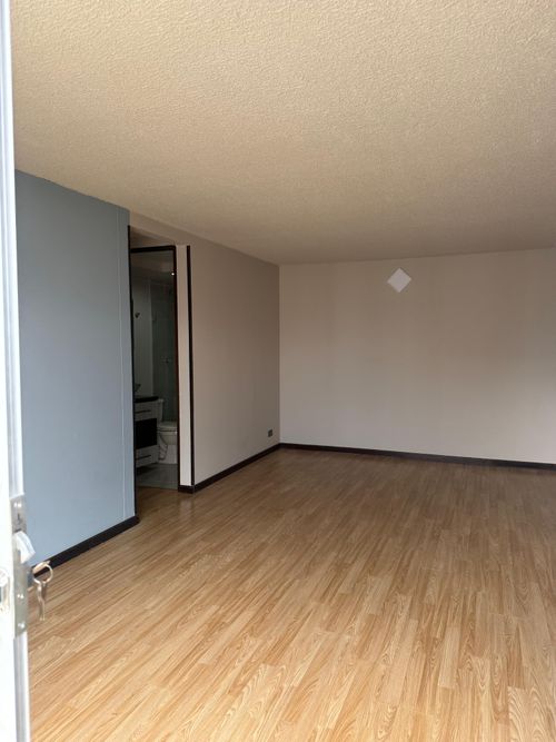 Apartamento de 3 alcobas en venta en Loma De Los Bernal, Medellín, 74 m² · foto 9 de 16