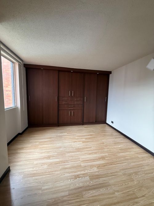 Apartamento de 3 alcobas en venta en Loma De Los Bernal, Medellín, 74 m² · foto 14 de 16