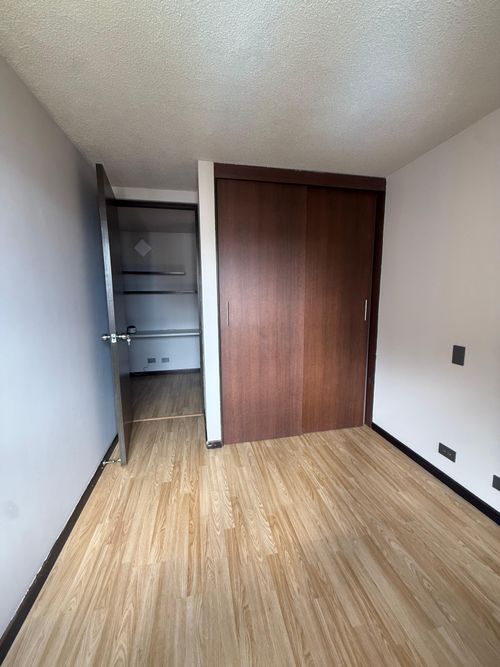 Apartamento de 3 alcobas en venta en Loma De Los Bernal, Medellín, 74 m² · foto 16 de 16