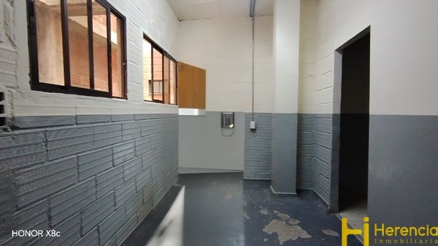 Bodega en arriendo en Trinidad, Medellín, 100 m² · foto 6 de 12