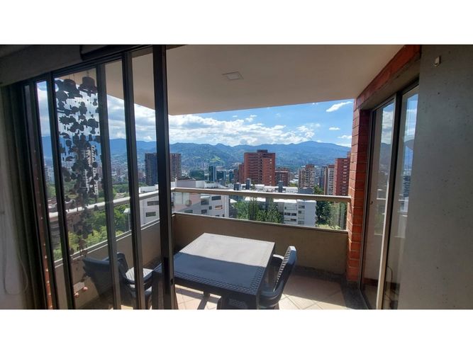 Apartamento de 4 alcobas en arriendo en Los Balsos, Medellín, 160 m² · foto 3 de 8
