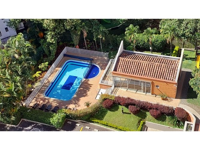 Apartamento de 4 alcobas en arriendo en Los Balsos, Medellín, 160 m² · foto 4 de 8
