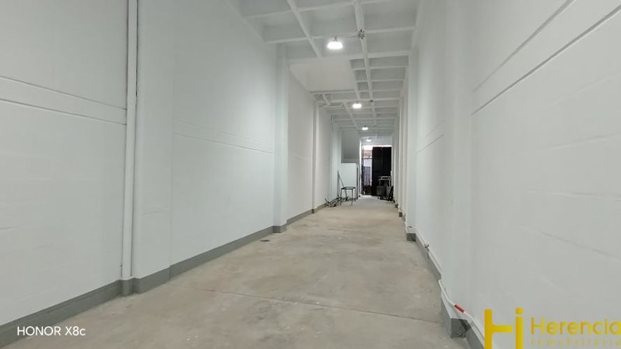Bodega en arriendo en Laureles, Medellín, 282 m² · foto 2 de 24