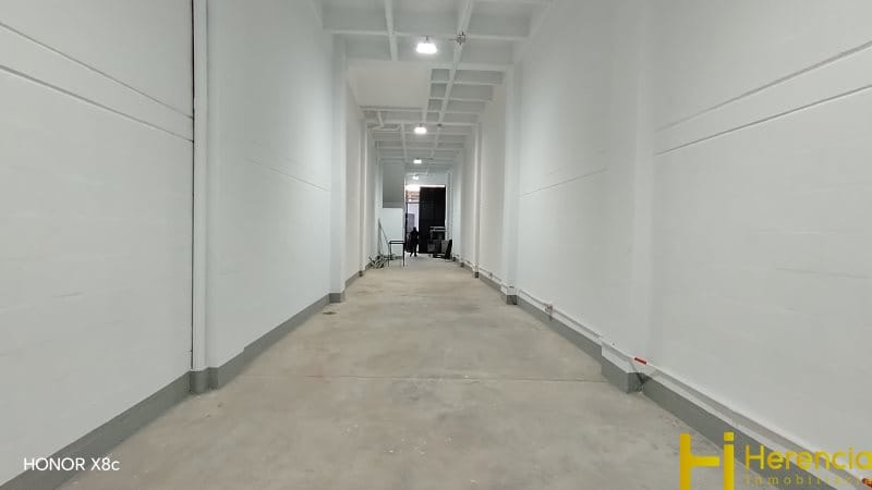 Bodega en arriendo en Laureles, Medellín, 282 m² · foto 3 de 24