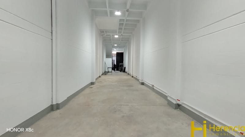 Bodega en arriendo en Laureles, Medellín, 282 m² · foto 4 de 24
