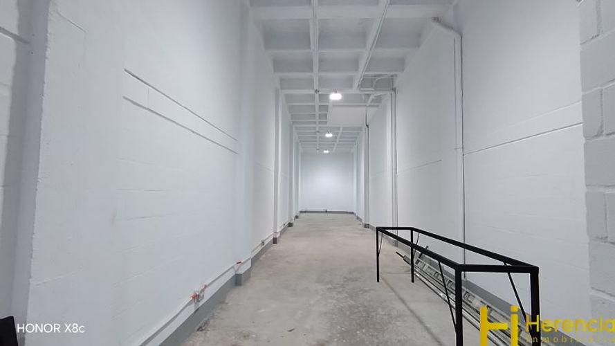 Bodega en arriendo en Laureles, Medellín, 282 m² · foto 7 de 24