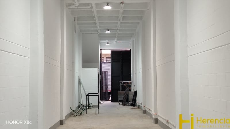 Bodega en arriendo en Laureles, Medellín, 282 m² · foto 8 de 24