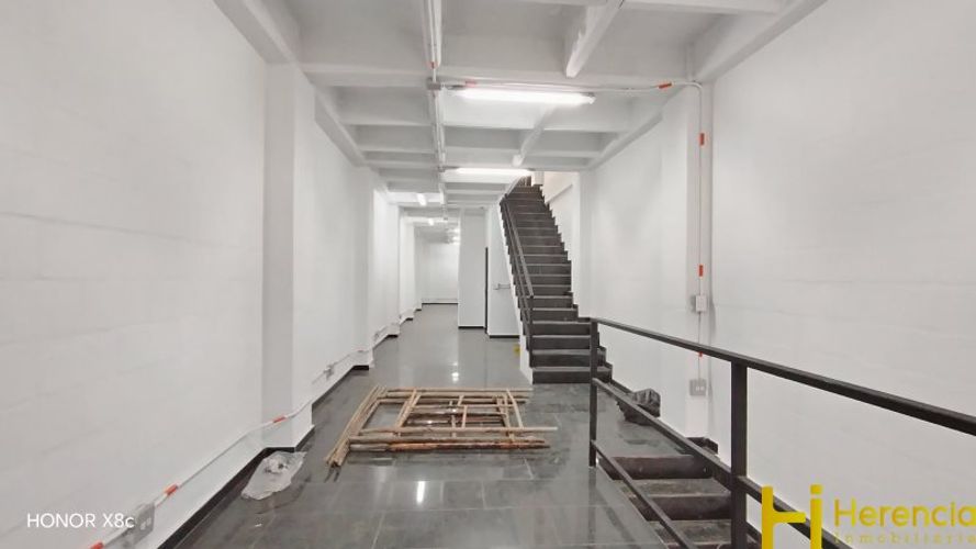 Bodega en arriendo en Laureles, Medellín, 282 m² · foto 13 de 24