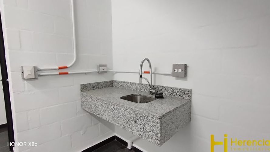 Bodega en arriendo en Laureles, Medellín, 282 m² · foto 15 de 24