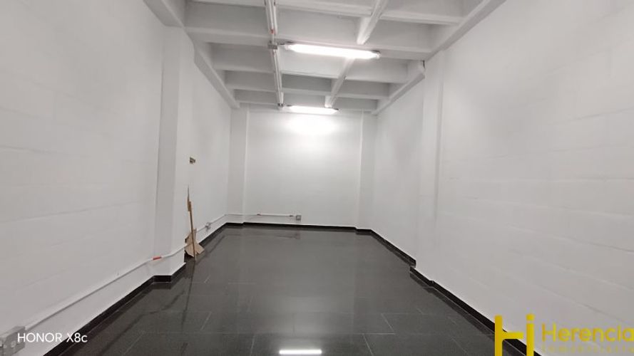 Bodega en arriendo en Laureles, Medellín, 282 m² · foto 18 de 24