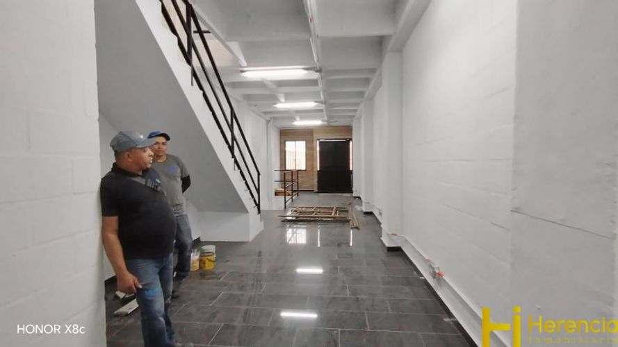 Bodega en arriendo en Laureles, Medellín, 282 m² · foto 23 de 24