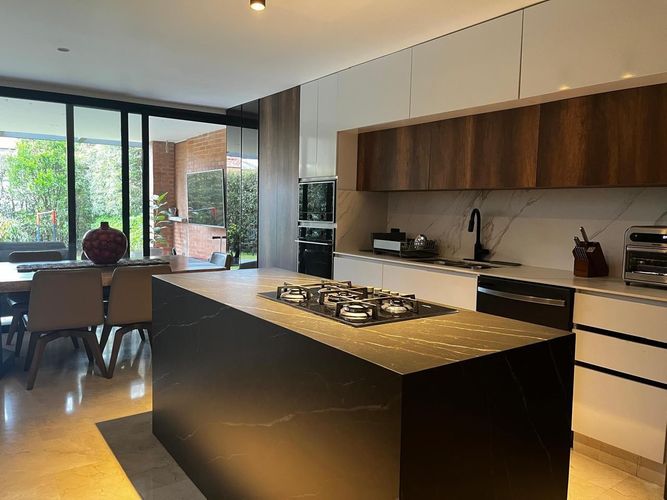Casa de 3 alcobas en venta en Loma Del Esmeraldal, Envigado, 202 m² · foto 4 de 11