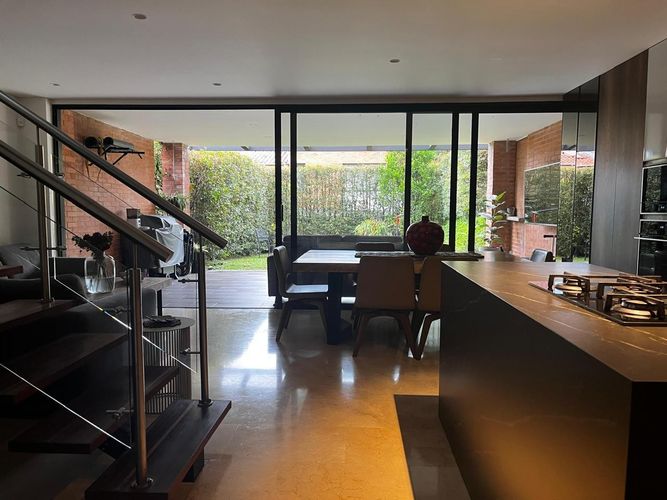 Casa de 3 alcobas en venta en Loma Del Esmeraldal, Envigado, 202 m² · foto 3 de 11