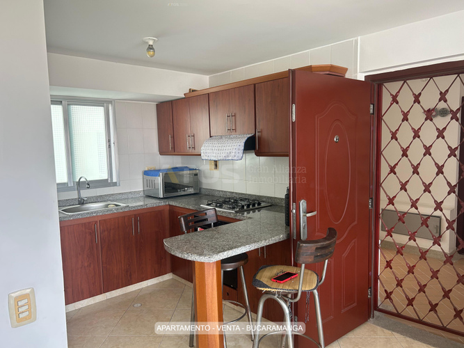 Apartamento de 3 alcobas en venta en Colorados, Bucaramanga, 87 m² · foto 2 de 17