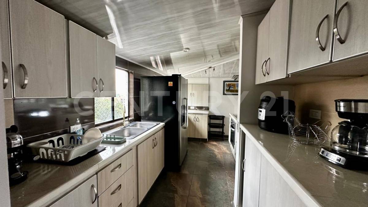 Apartamento en venta en El Poblado, Medellín · foto 3 de 16