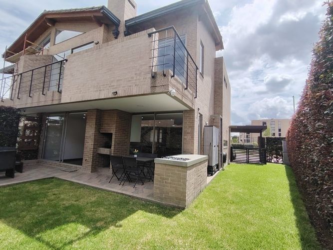 Casa de 3 alcobas en venta en Vda Canelon, Cajicá, 229 m² · foto 2 de 24