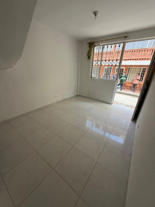 Casa de 4 alcobas en venta en Nuevo Corinto Reservado, Bogotá, 110 m² · foto 2 de 12