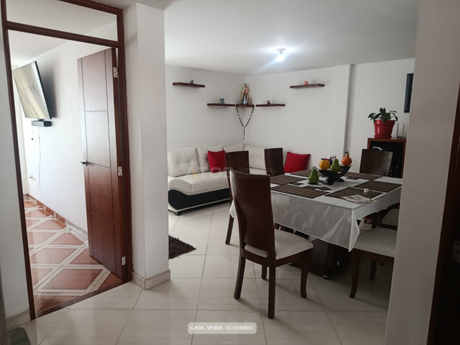 Casa de 11 alcobas en venta en El Dorado, Tunja, 288 m² · foto 2 de 22